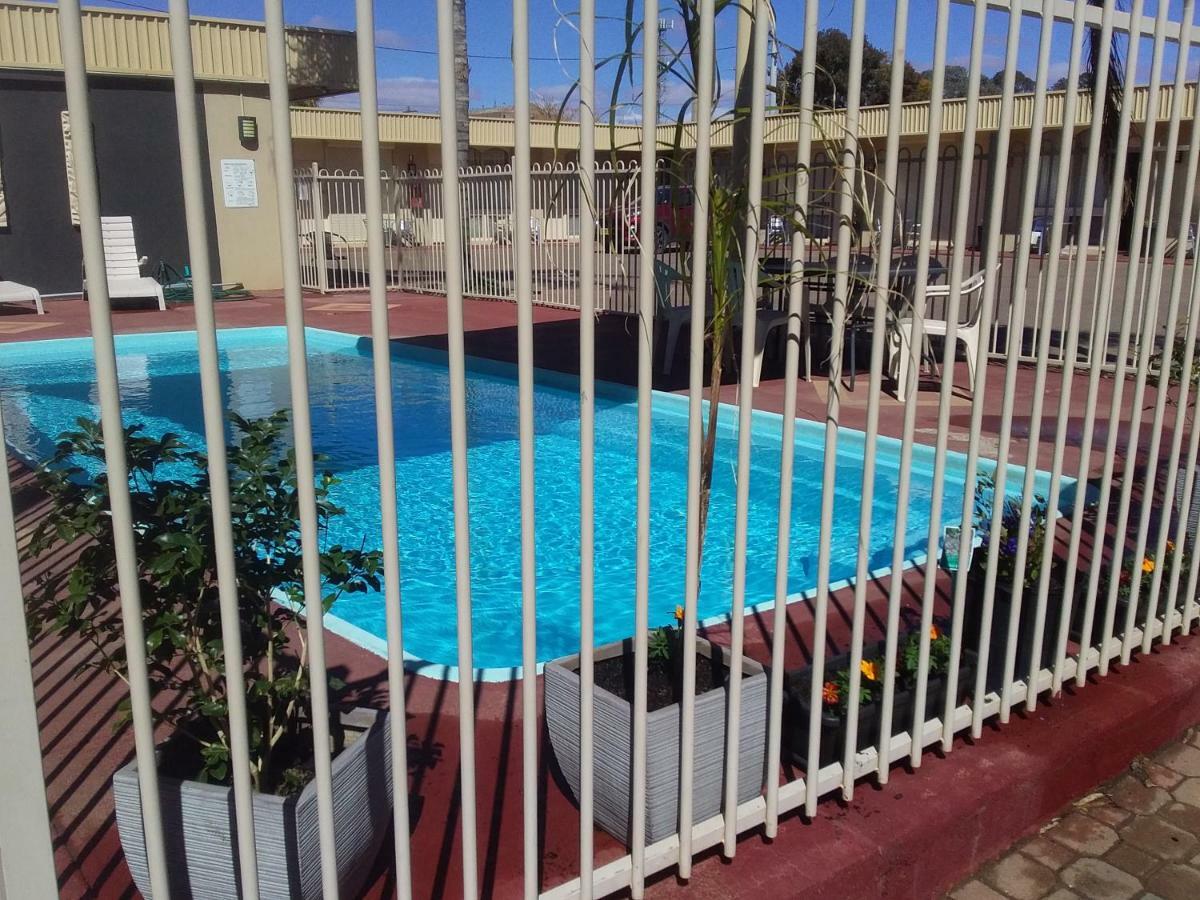 Desert Sand Motor Inn Broken Hill Ngoại thất bức ảnh